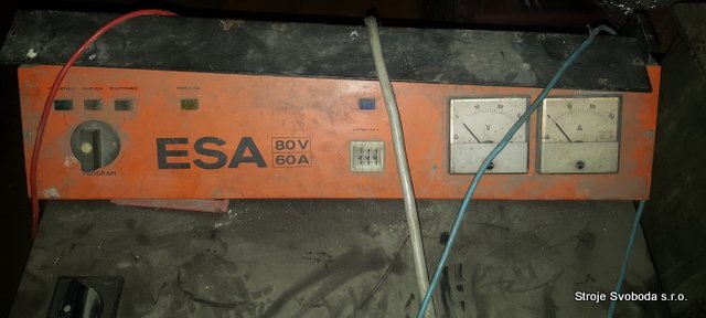 Nabíječ akumulátoru ESA 80 60 (Nabijec akumulatoru ESA 80 60 (3).jpg)